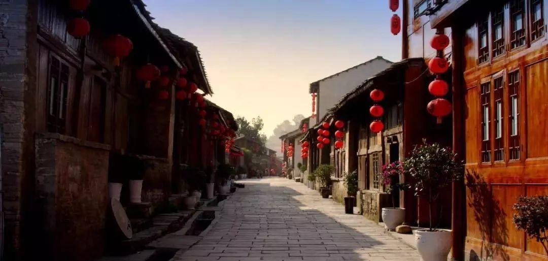 又一餐厅“跌落神坛”,网友:曾经我们吃不起,如今他们无人问津